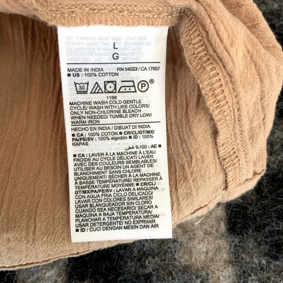 Blouse with peek-a-boo tie in back - Picture 6 of 6